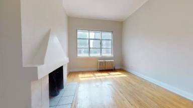 Main picture of 31 W 8th St