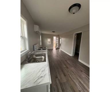 Main picture of 1570 Chippewa Ave SE