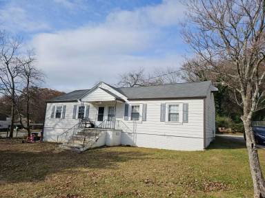 Main picture of 210 Lakewood Dr SE