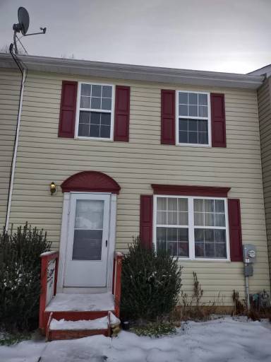 Main picture of 6 Hickory Dr