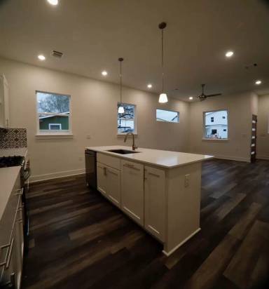 Main picture of 6806 Porter St