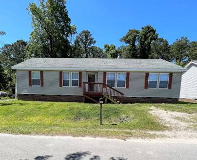 Main picture of 121 Darden St