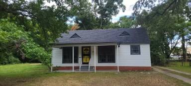Main picture of 3716 W College St