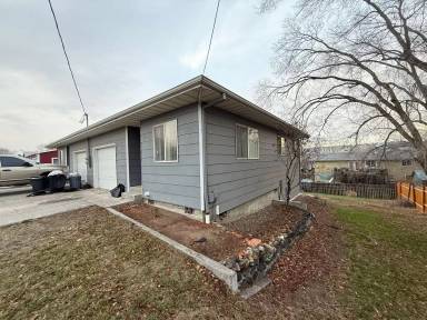 Main picture of 180 NE 10th St