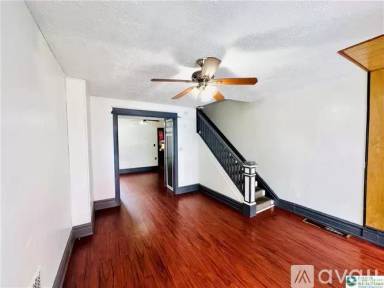 Main picture of 637 N Penn St