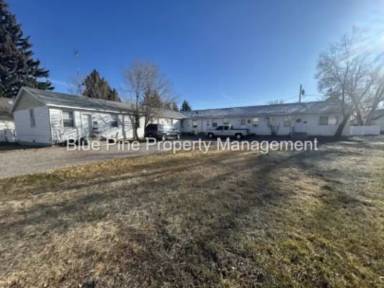 Main picture of 570 N Maple St