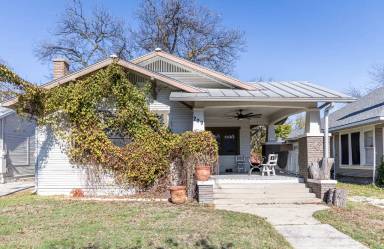 Main picture of 209 E Carolina St