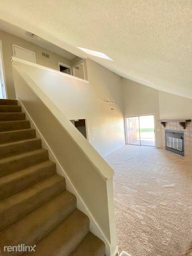 Main picture of 707 Valley Dr