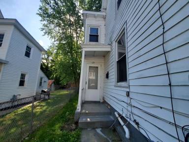 Main picture of 19 Taylor St