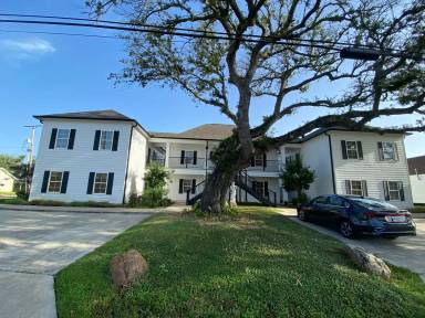 Main picture of 1751 Elm St