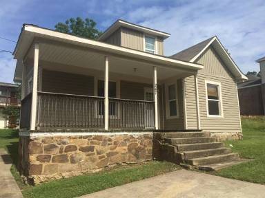 Main picture of 261 S Lewis Ave