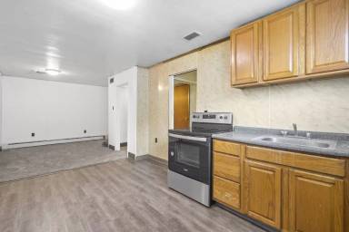 Main picture of 443 Library St