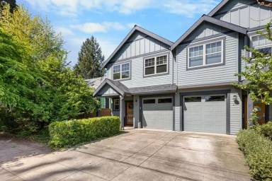 Main picture of 25 NE Lombard St