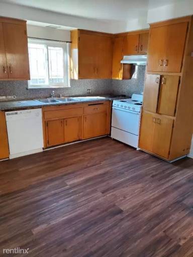 Main picture of 634 E Hyde Park Blvd