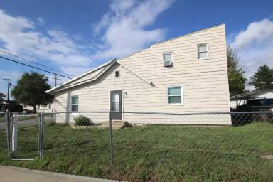 Main picture of 401 E 11th St