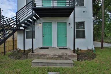 Main picture of 505 1/2-1 32 St