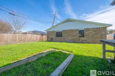 Main picture of 2405 Transit Dr