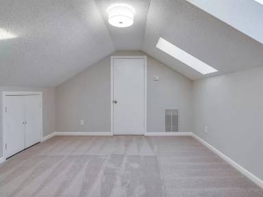 Main picture of 2889 Emmet St