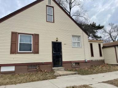 Main picture of 18600 Margareta St