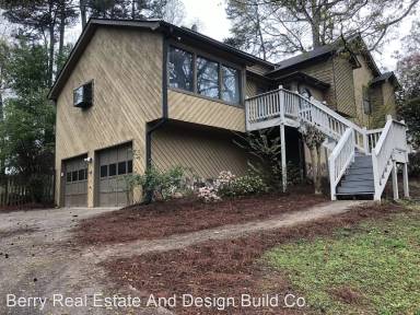 Main picture of 2811 Pine Cone Ln