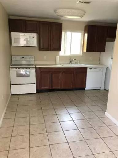Main picture of 301 N Greenbriar Rd