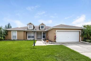 Main picture of 419 Lake Harris Dr