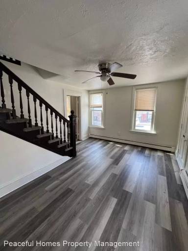 Main picture of 334 S 3rd St