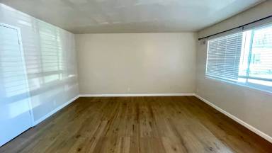 Main picture of 9201 Bancroft Ave