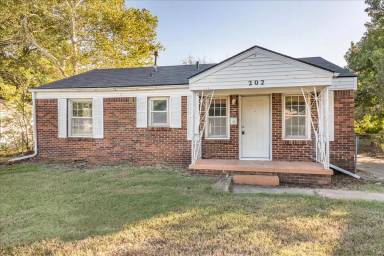 Main picture of 202 W Peach St