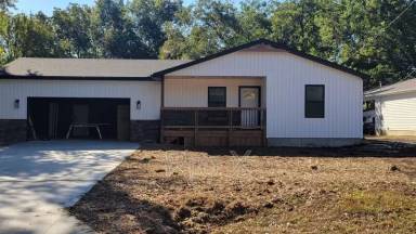 Main picture of 103 W Leighton St