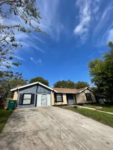 Main picture of 7401 Leafy Hollow Ct