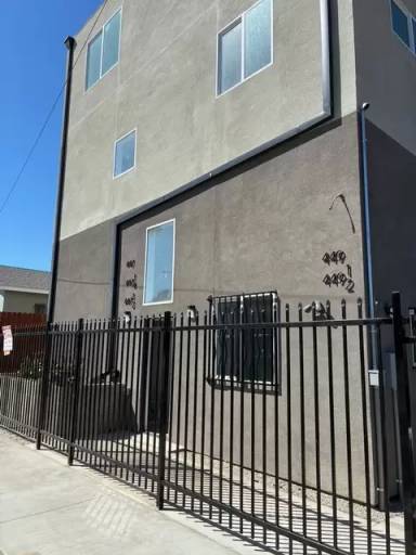 Main picture of 447 W 74th St