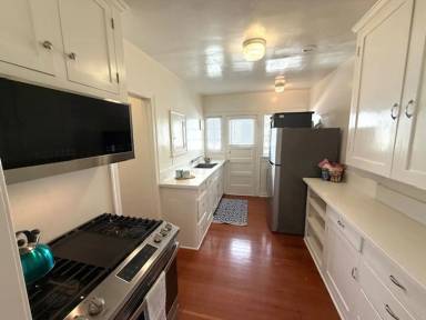 Main picture of 1415 Bank St