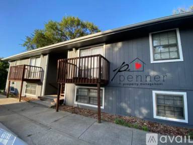 Main picture of 716 NE Ball Dr
