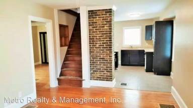 Main picture of 242 Clover Ln