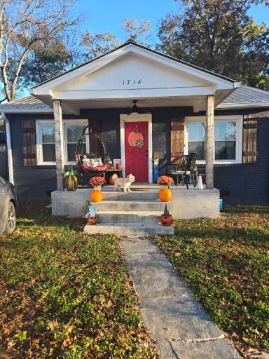 Main picture of 1716 Fayetteville Hwy