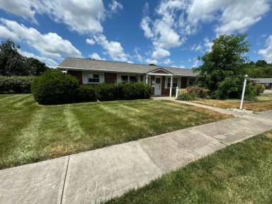 Main picture of 15 Candlewood Ct