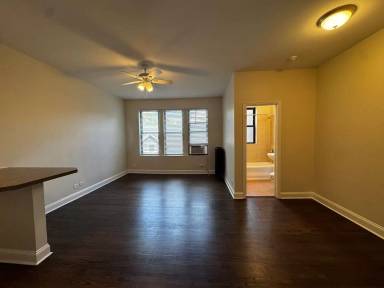 Main picture of 1344 W Lunt Ave