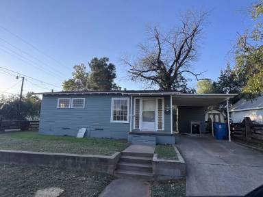 Main picture of 504 E 10th St