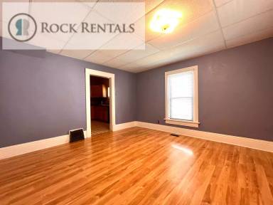 Main picture of 206 W 9th Ave
