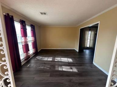 Main picture of 743 Leicester Dr