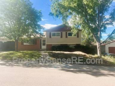 Main picture of 216 Douglas Fir Ave