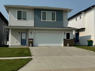 Main picture of 1010 27th Ave W