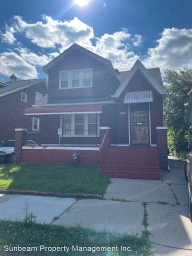 Main picture of 15873 Cloverlawn St