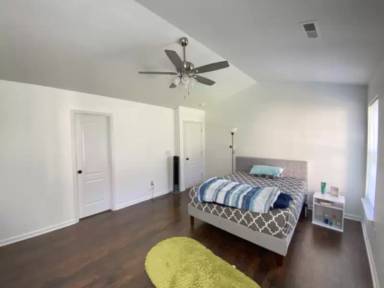 Main picture of 5515 Laure Grv Ln