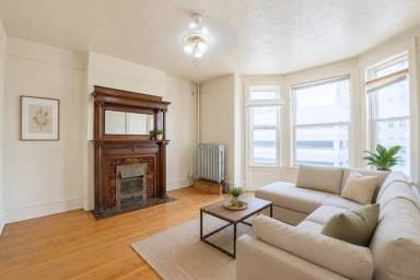 Main picture of 828 Milwaukee "Comstock"