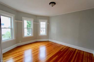 Main picture of 137 Pleasant St