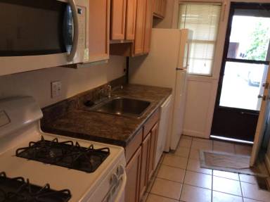 Main picture of 1682-1688 King Ave
