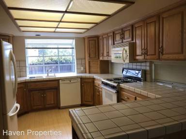 Main picture of 391 Montrose Dr