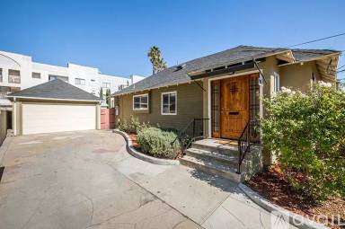 Main picture of 541 E Palmer Ave